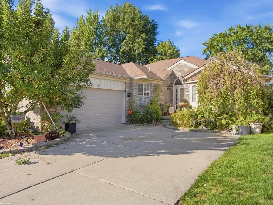 42829 N Hampton, Sterling Heights, MI 48314 - #3