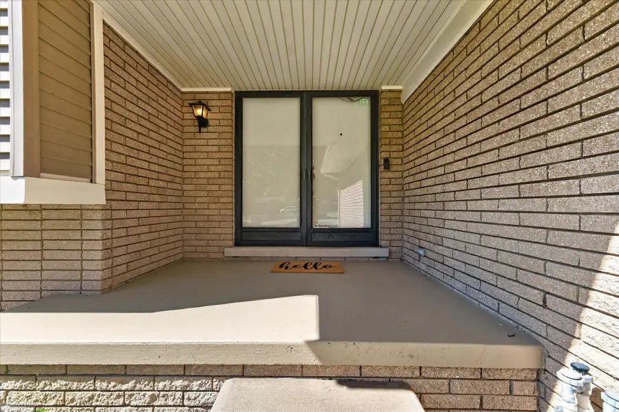 32843 Surow DR, Warren, MI 48093 - #3