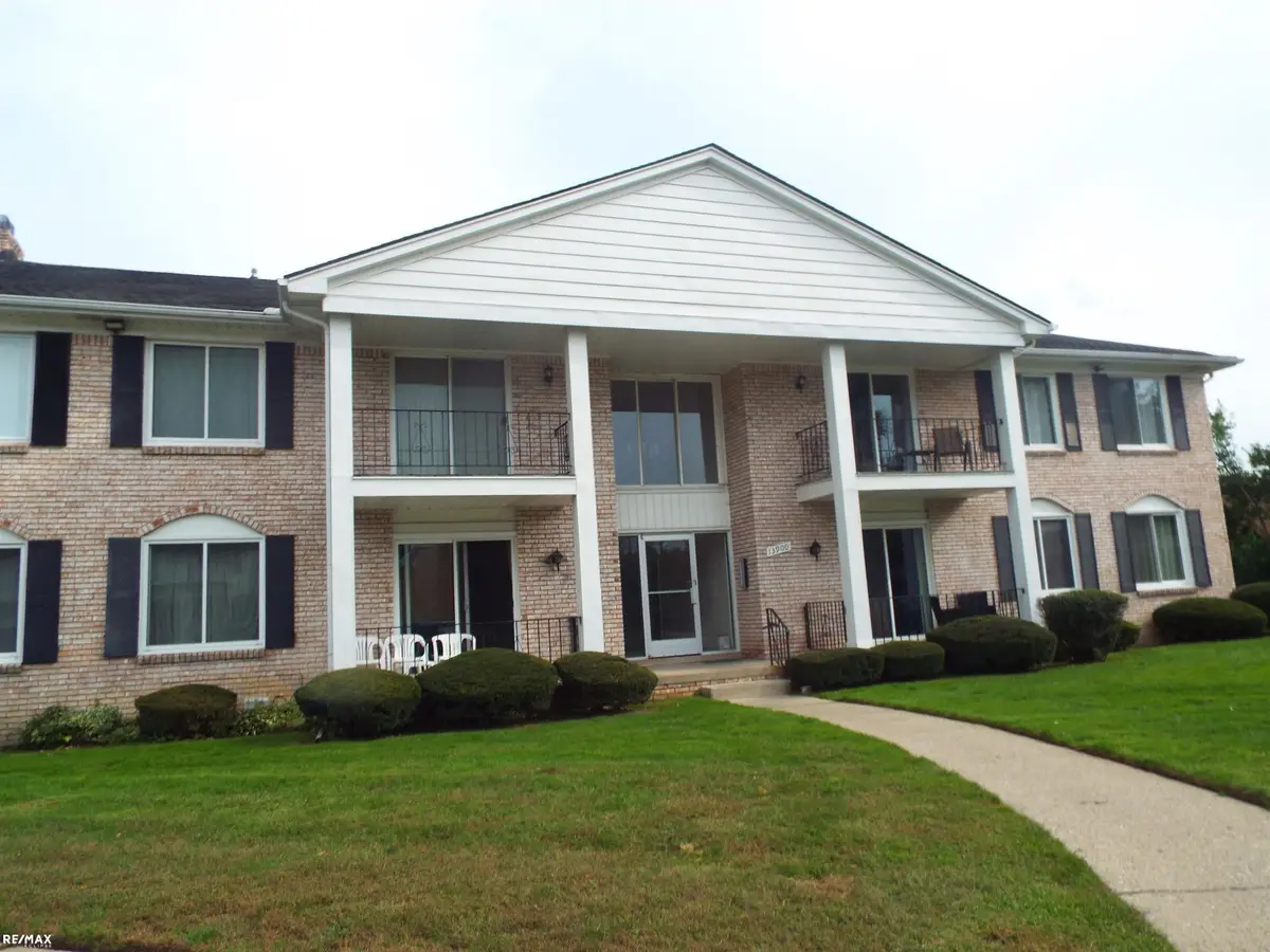 13900 Camelot DR, Sterling Heights, MI 48312 - #1