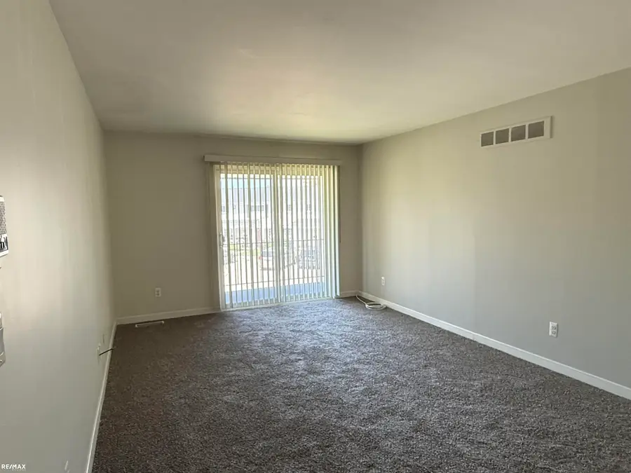13900 Camelot DR, Sterling Heights, MI 48312 - #3