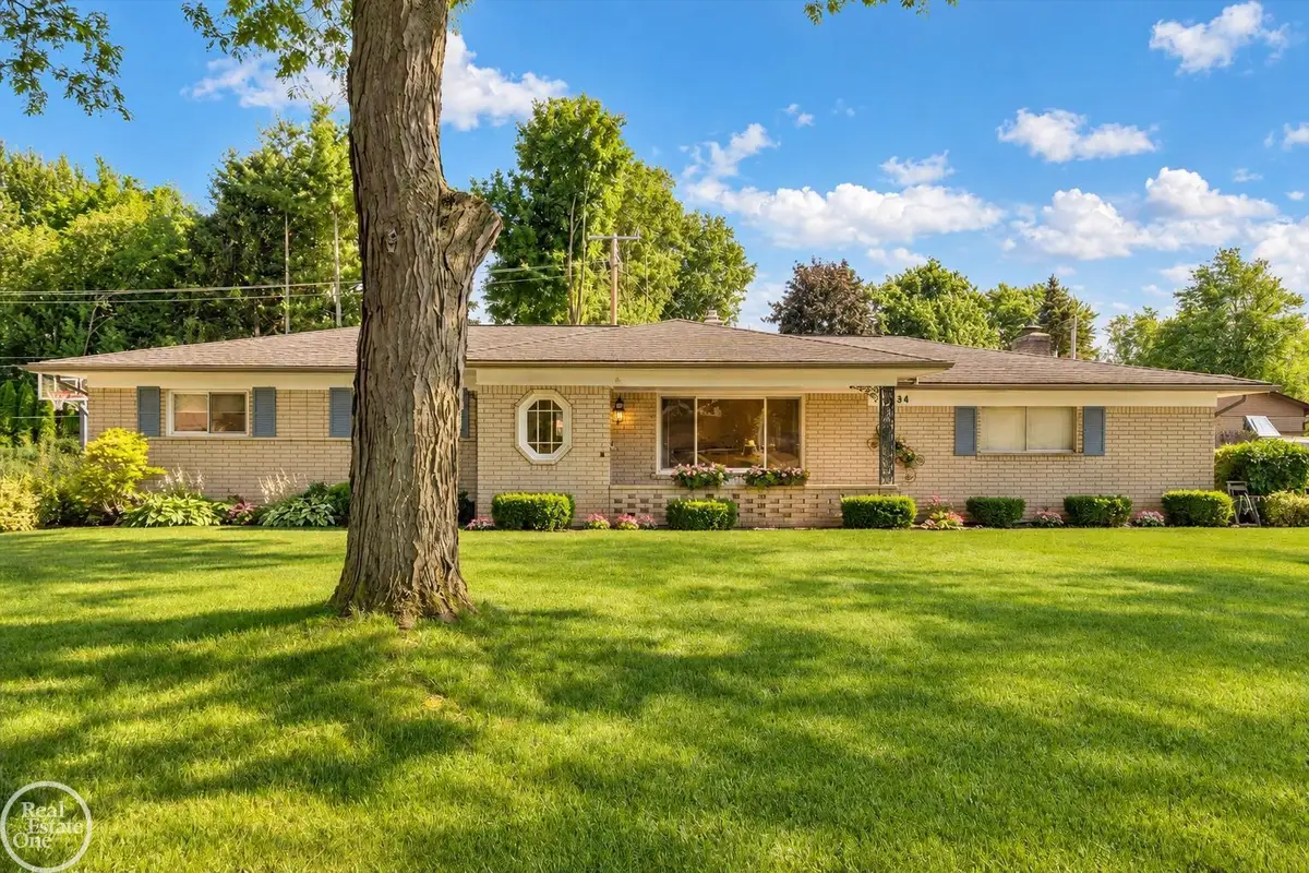 6534 Donnybrook DR, Shelby, MI 48316 - #1