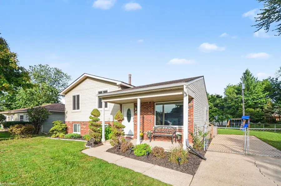 39436 Shoreline DR, Harrison Township, MI 48045 - #3