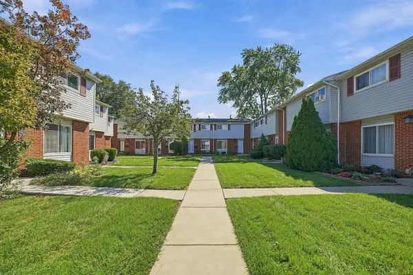 27908 Eastwick Square DRS, Roseville, MI 48066
