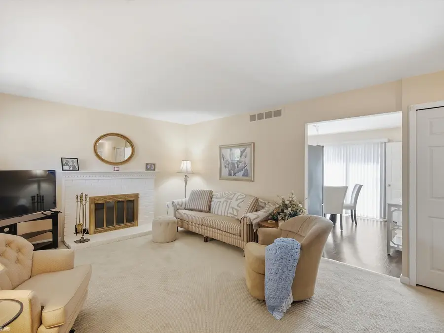 2982 Roudtree DR, Troy, MI 48083 - #2