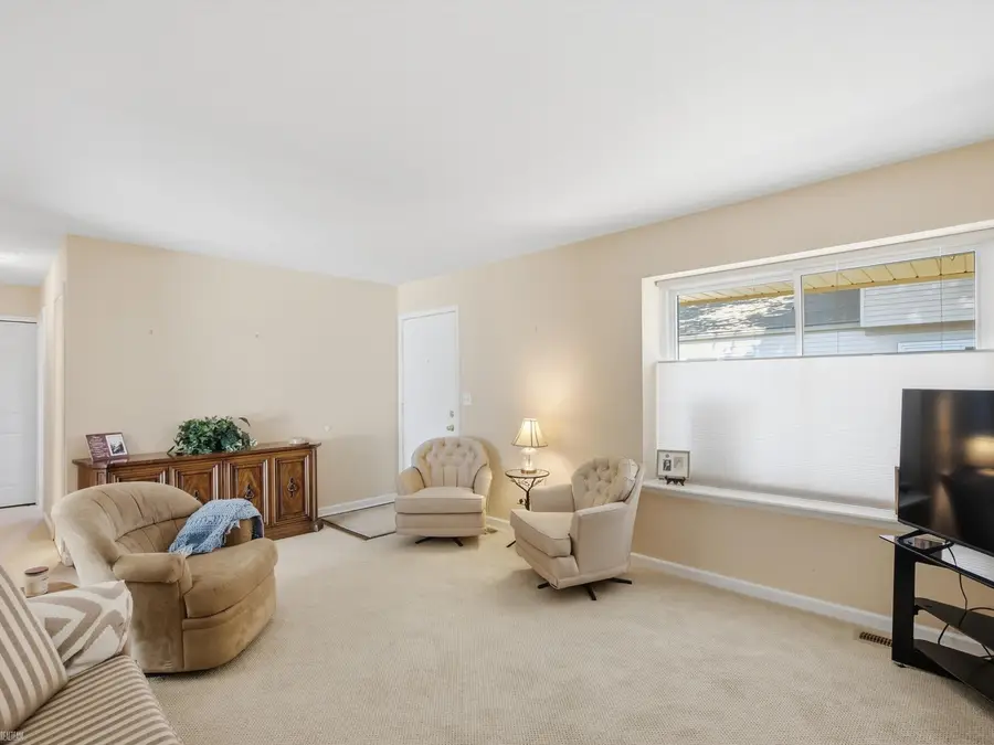 2982 Roudtree DR, Troy, MI 48083 - #3