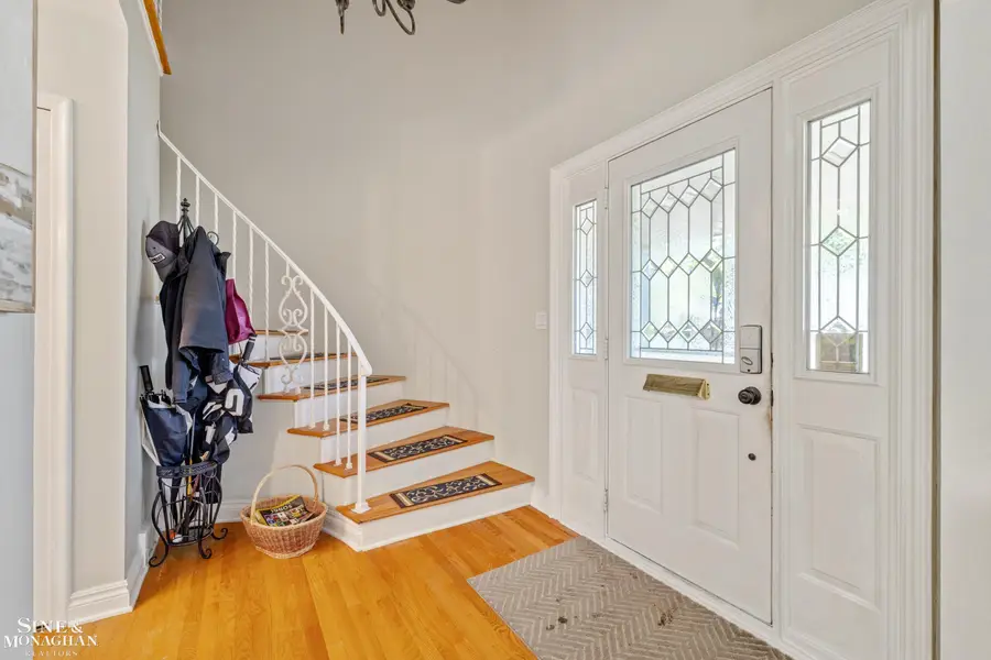 525 Saddle LN, Grosse Pointe Woods, MI 48236 - #2