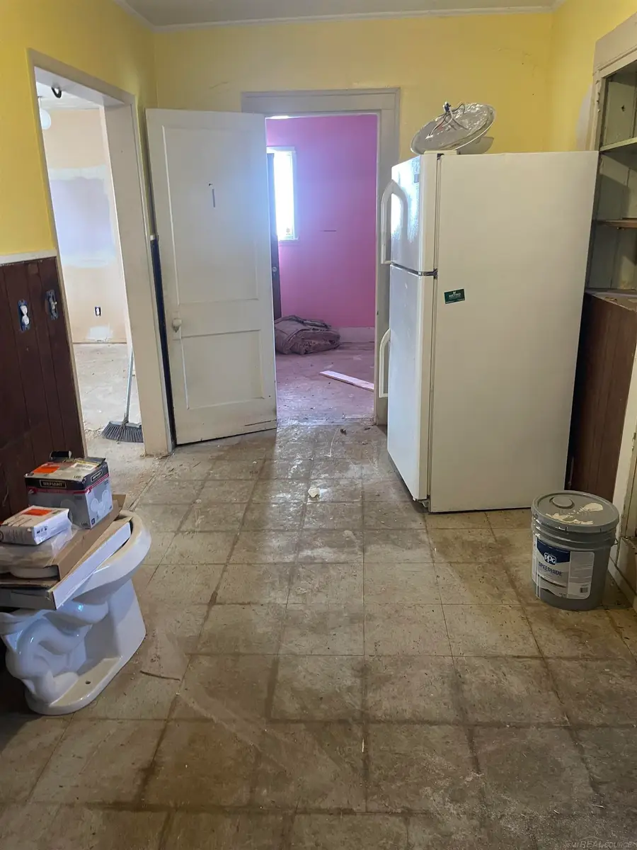 7599 Paige AVE, Warren, MI 48091 - #2