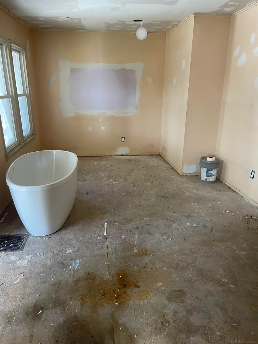 7599 Paige AVE, Warren, MI 48091 - #3