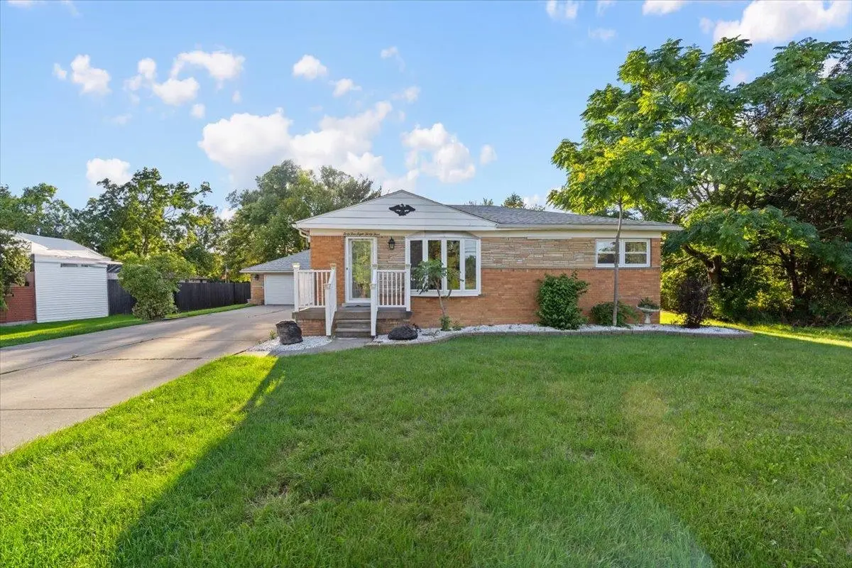 44833 Maddelein ST, Clinton, MI 48036 - #1