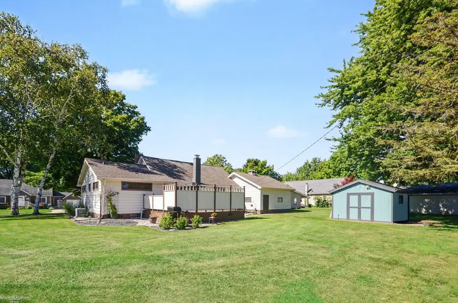 1105 Henry ST, Saint Clair, MI 48079 - #2