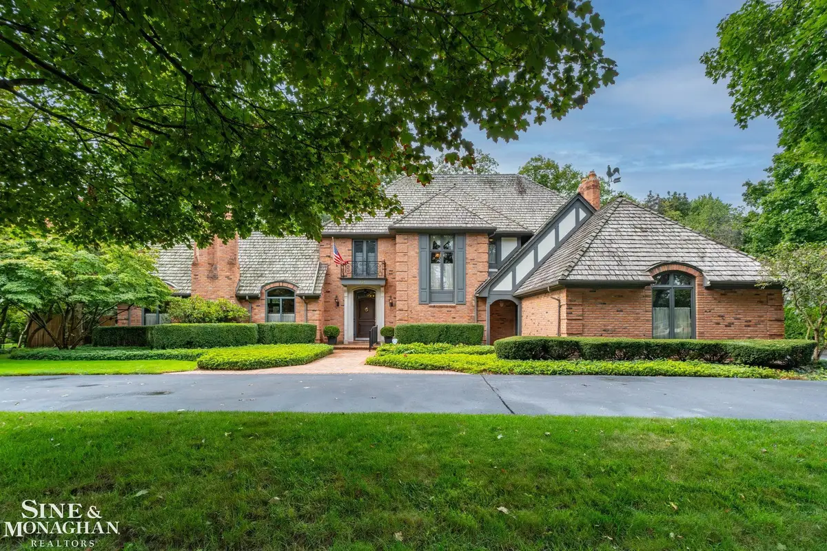 121 Vendome RD, Grosse Pointe Farms, MI 48236 - #1