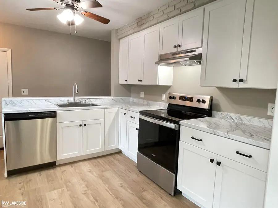11100 Erdmann RD, Sterling Heights, MI 48314 - #2