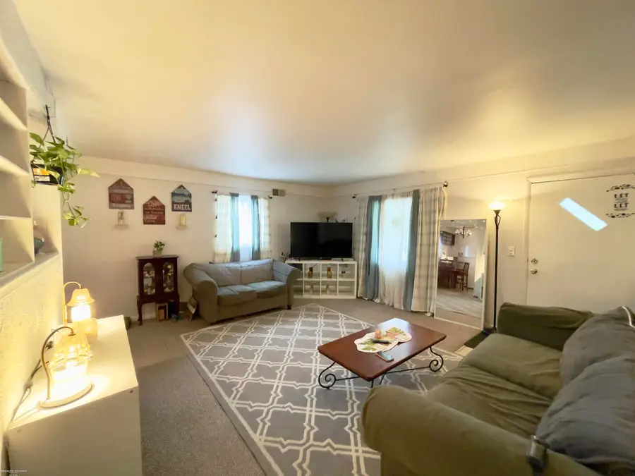 22132 Masch ST, Warren, MI 48091 - #3