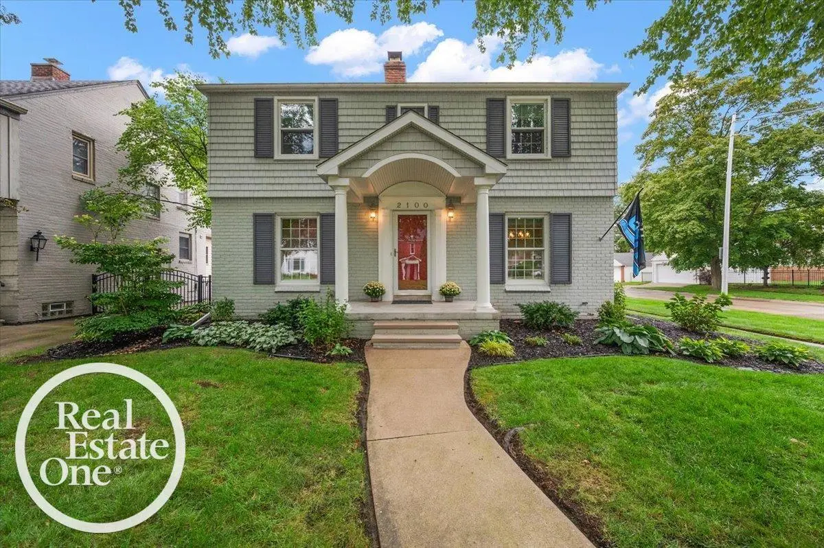 2100 Fleetwood DR, Grosse Pointe Woods, MI 48236 - #1