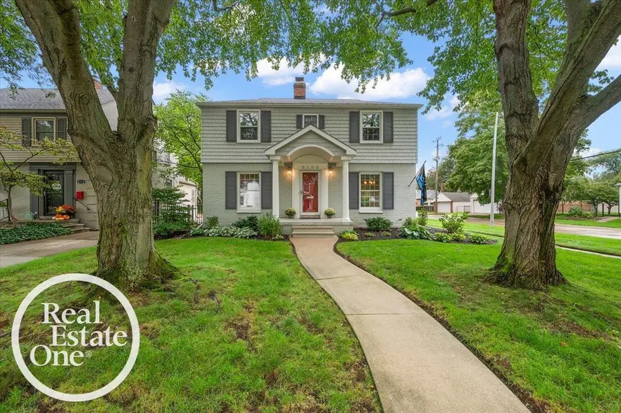 2100 Fleetwood DR, Grosse Pointe Woods, MI 48236 - #2