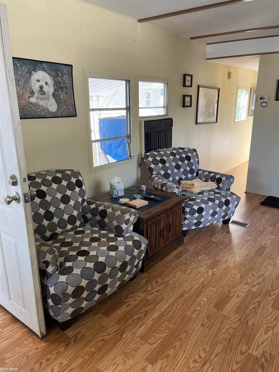 43255 LaBelle ST, Harrison, MI 48045 - #2