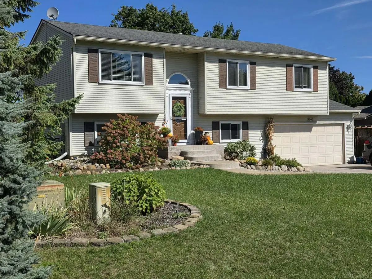 9060 Wildwood Lake DR, Whitmore Lake, MI 48189 - #1