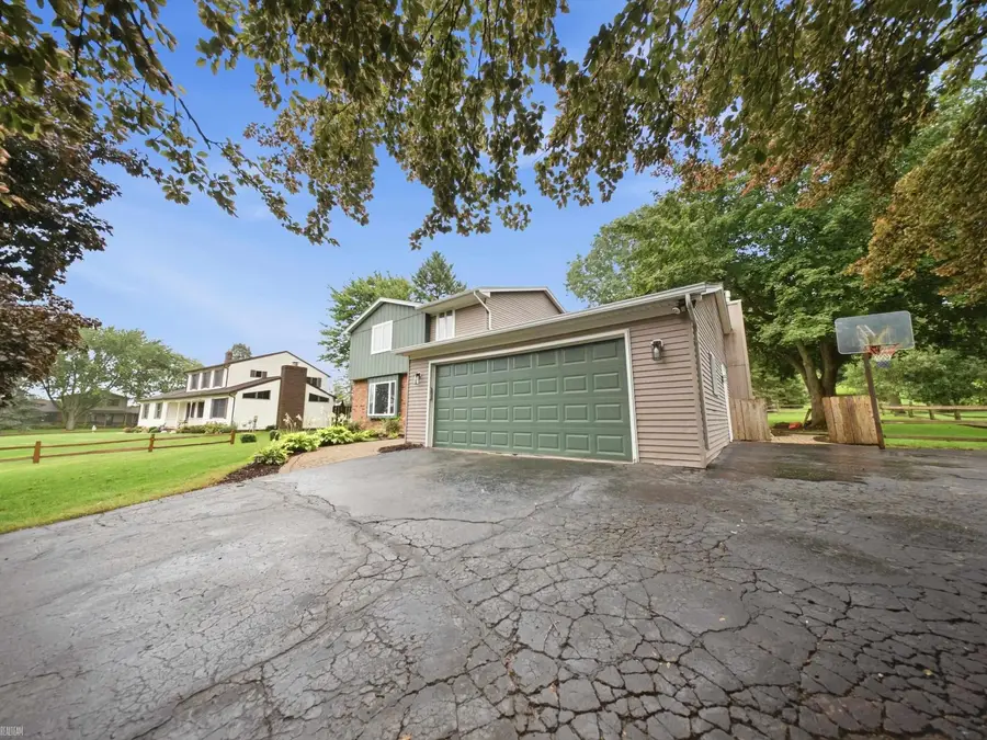 4533 Hillview SHRS, Clarkston, MI 48348 - #2
