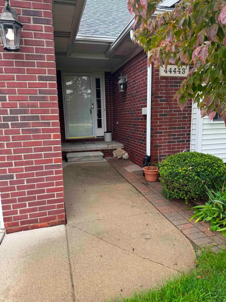 44443 Patricia DR, Sterling Heights, MI 48314 - #2