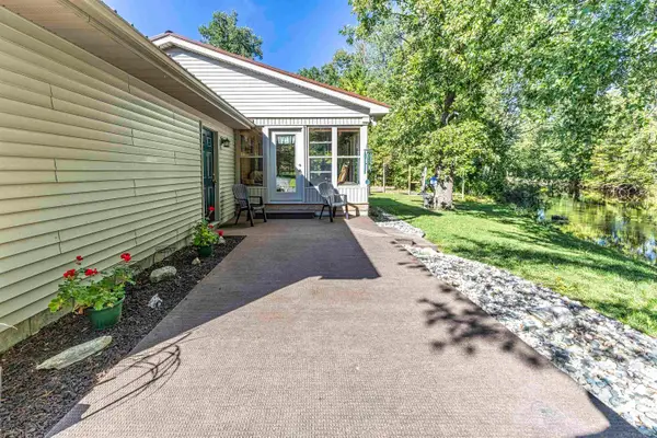 89 River DR, Merritt, MI 49667