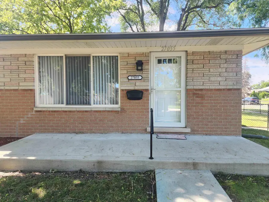 27055 Merideth DR, Warren, MI 48092 - #2