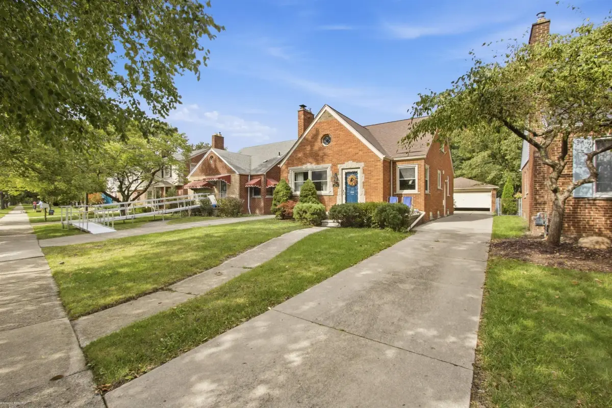 1790 Kenmore, Grosse Pointe Woods, MI 48236 - #1