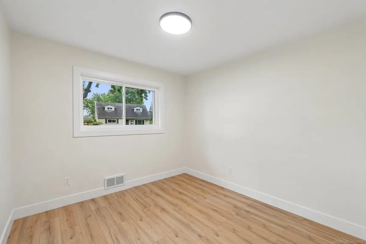 29812 newport DR, Warren, MI 48088 - #1