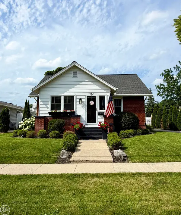 452 Maple ST, Plymouth, MI 48170