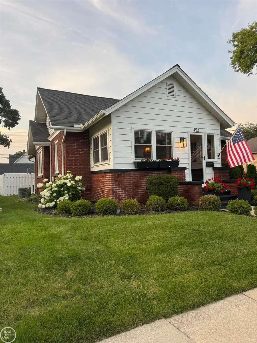 452 Maple ST, Plymouth, MI 48170 - #2