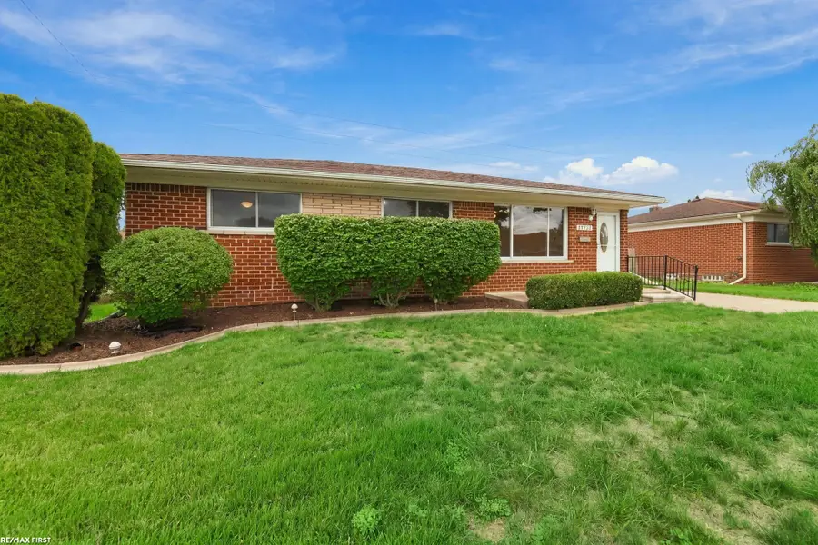 29732 Sutherland DR, Warren, MI 48088 - #2