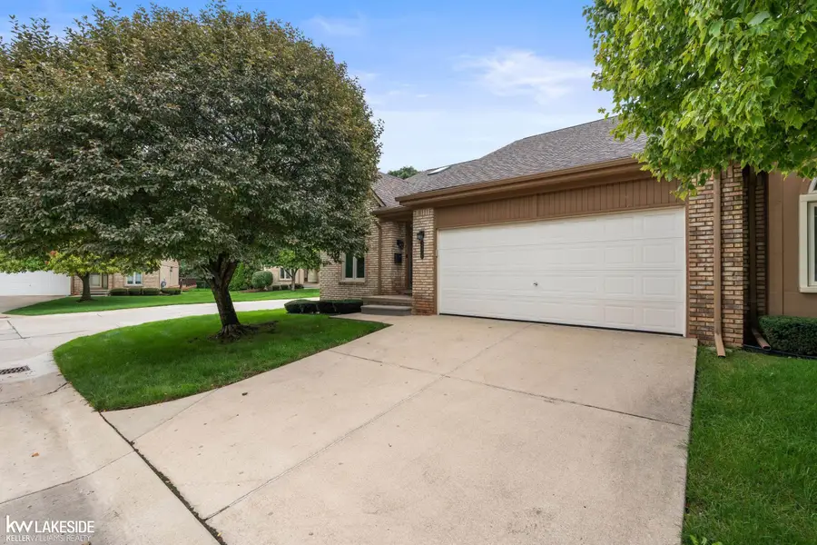 35916 Fierimonte DR, Clinton Township, MI 48035 - #2