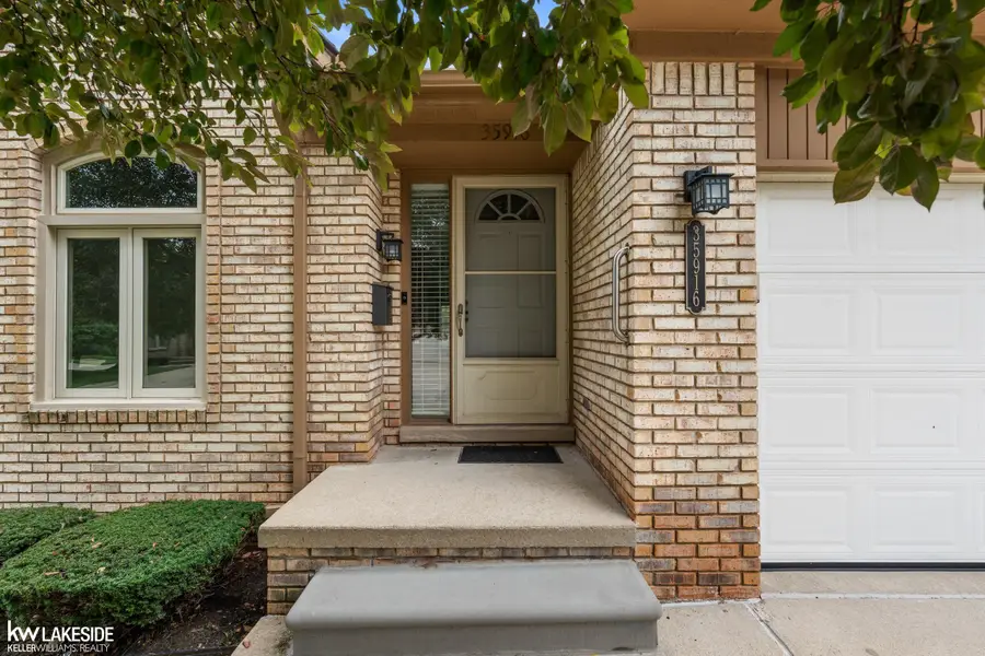 35916 Fierimonte DR, Clinton Township, MI 48035 - #3