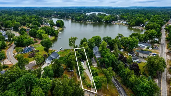9322 Cedar Island RD, WhiteLake, MI 48386