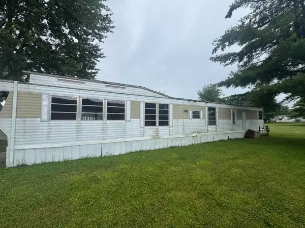 406  Deerfield  LN, Columbus, MI 48063
