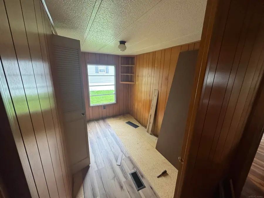 406  Deerfield  LN, Columbus, MI 48063 - #3