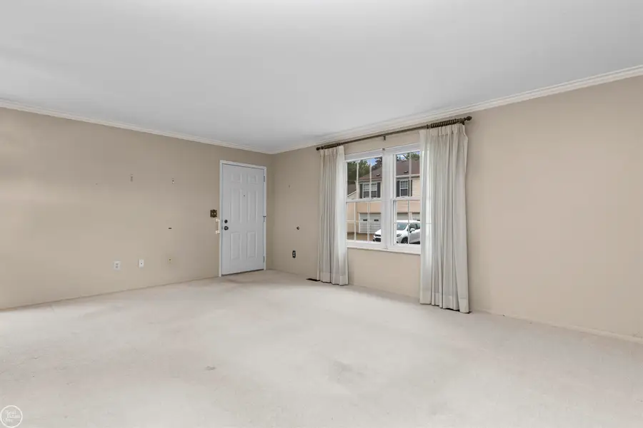 24642 Spring LN, Harrison Township, MI 48045 - #3