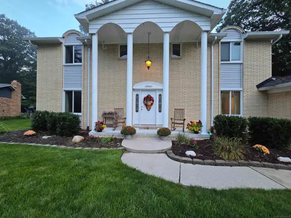 19901 S Riverhill Drive DR, ClintonTownship, MI 48036