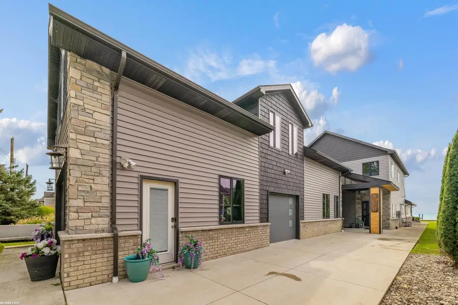 35530 Hamer ST, New Baltimore, MI 48047 - #3