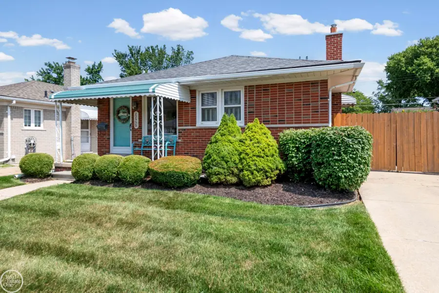 22933 Doremus ST, Saint Clair Shores, MI 48080 - #2