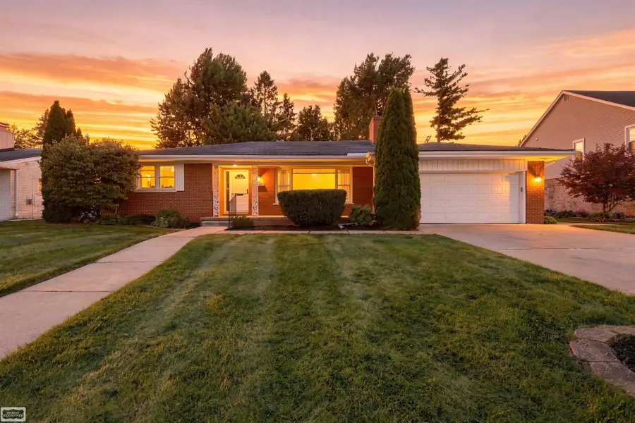 25445 Graceland CIR, Dearborn Heights, MI 48125 - #2