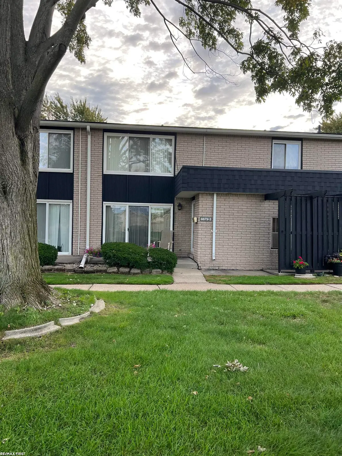 8679 Kennedy CIR, Warren, MI 48093 - #1