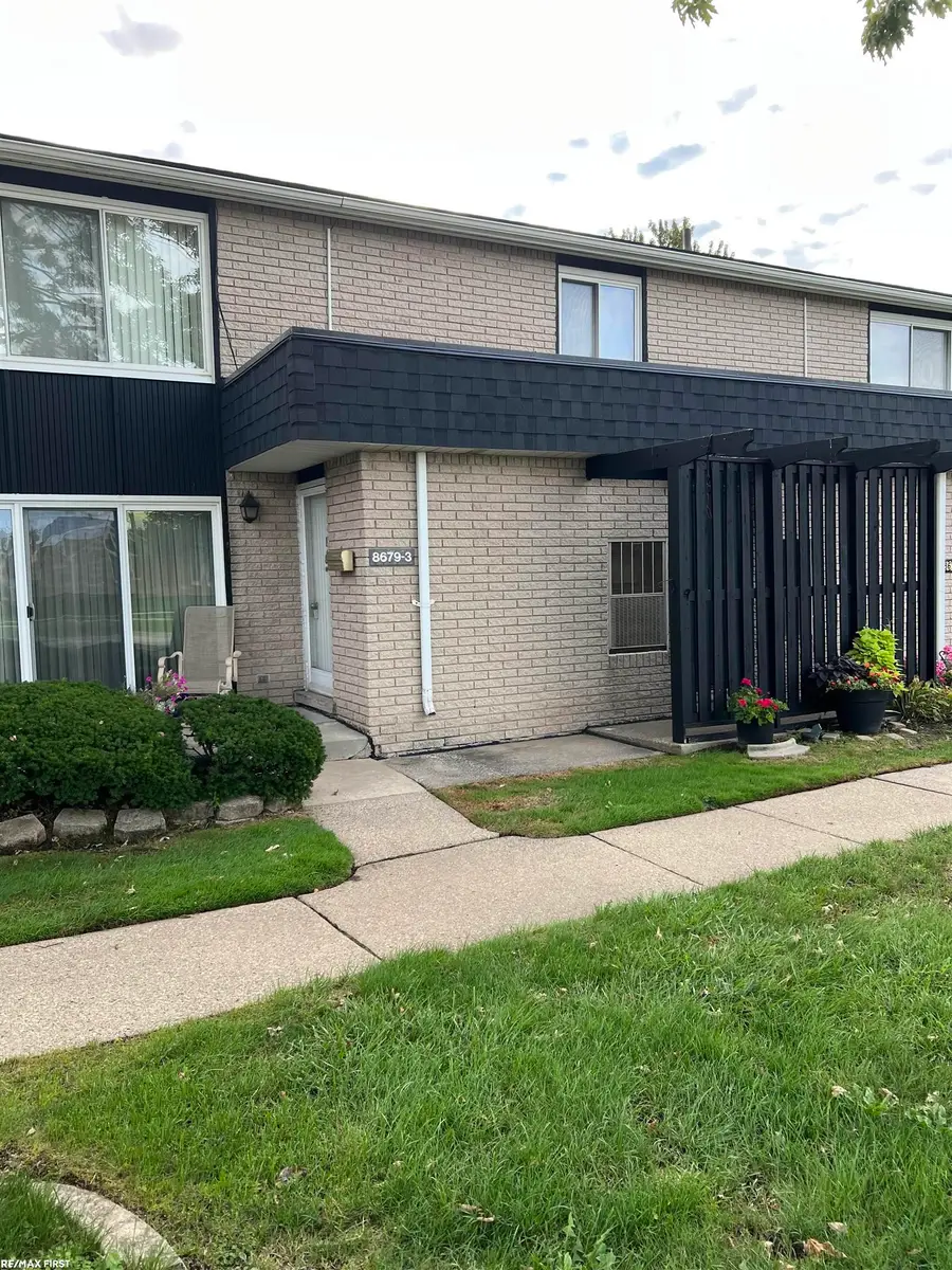 8679 Kennedy CIR, Warren, MI 48093 - #2