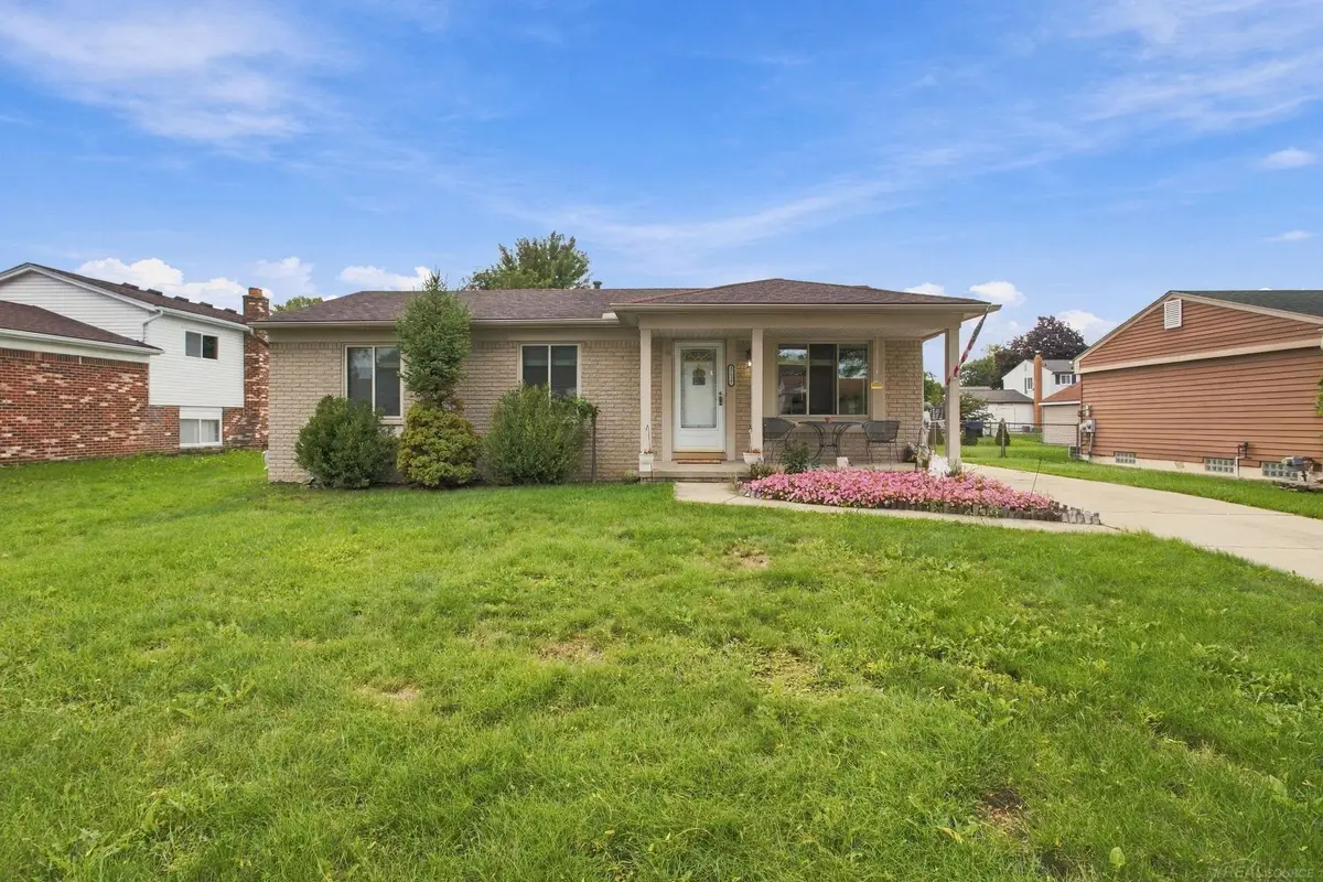 35537 Connecticut DR, Sterling Heights, MI 48310 - #1