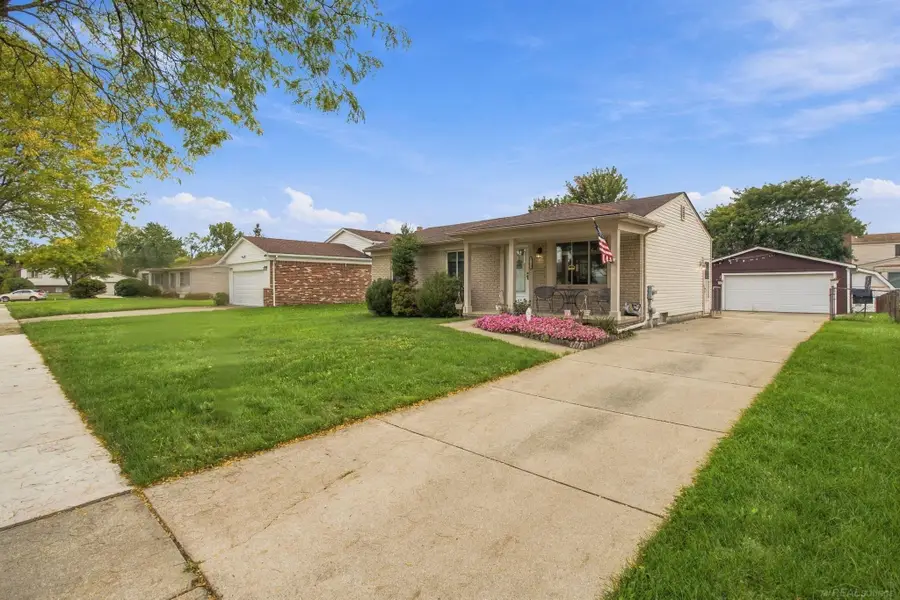 35537 Connecticut DR, Sterling Heights, MI 48310 - #2