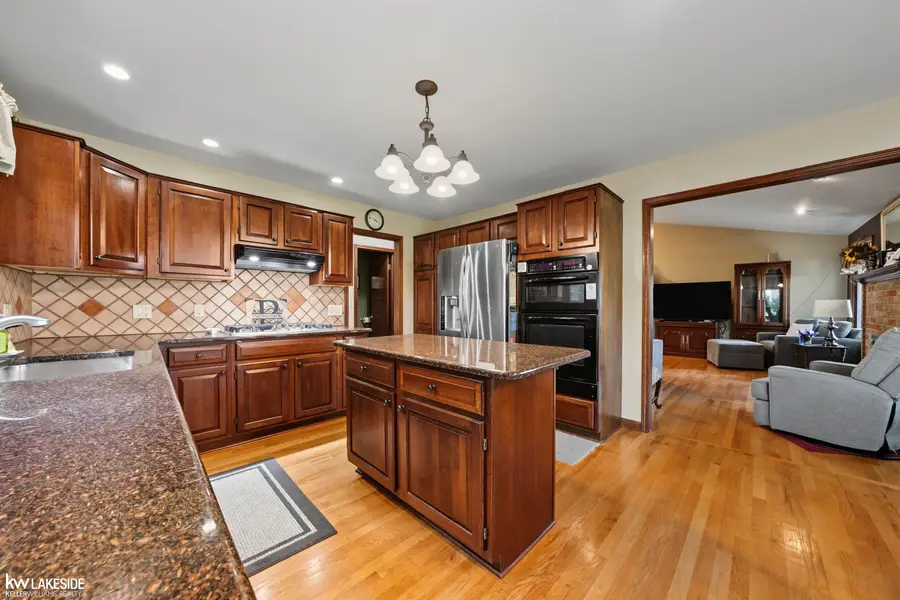 4418 Bayleaf DR, Sterling Heights, MI 48314 - #3