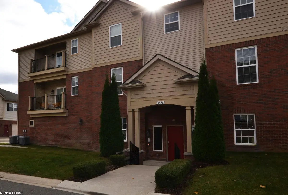5656 Flagstaff Pines  DR, Shelby, MI 48317 - #1