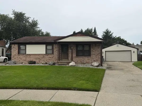 16079 Touraine DR, ClintonTownship, MI 48038