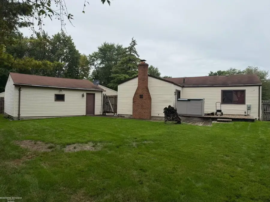 16079 Touraine DR, Clinton, MI 48038 - #2