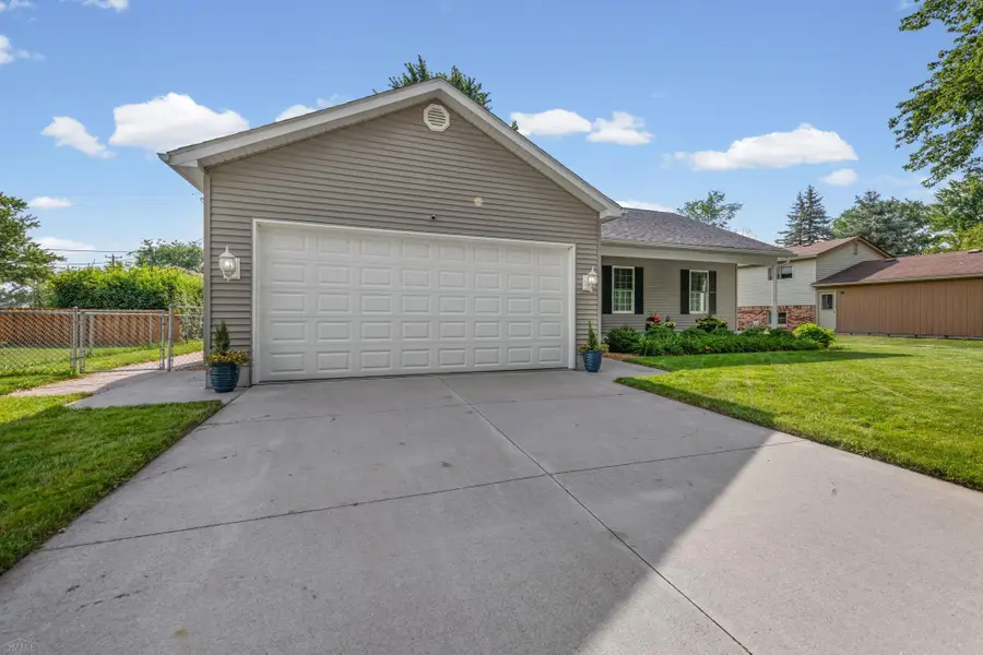 625 Montana ST, Marysville, MI 48040 - #2