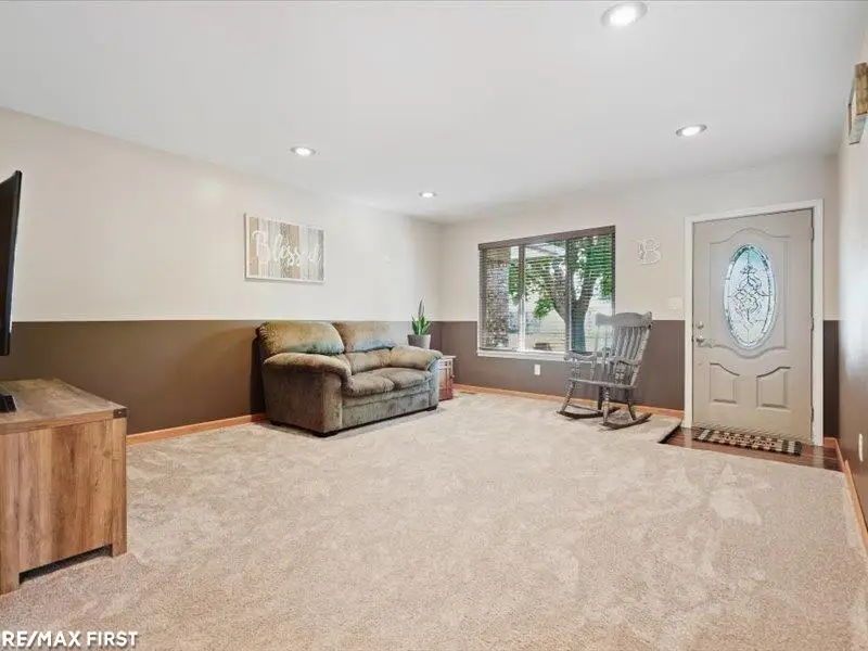 39543 Edgemont DR, Sterling Heights, MI 48310 - #3